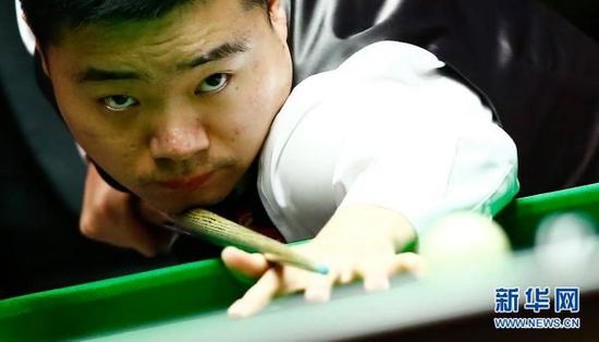 禁区内触球